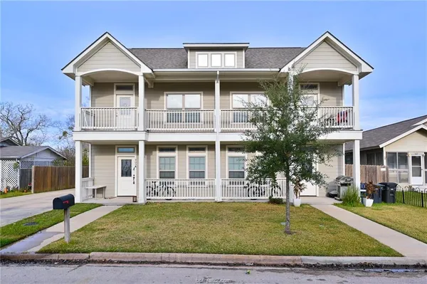 $2,500 | 405 A Ash Street, College Station, TX 77840