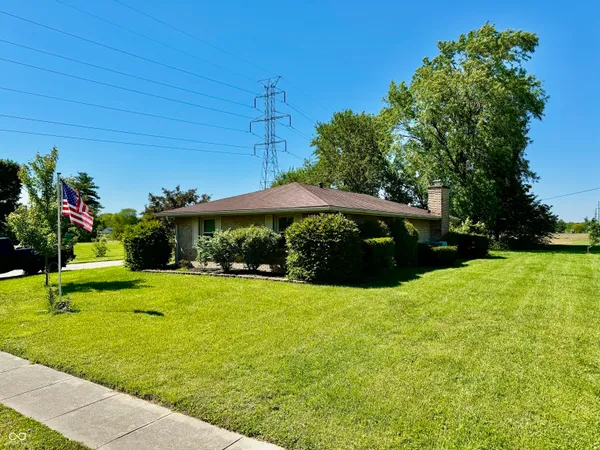 $275,000 | 4860 Woodcrest Drive, Columbus, IN 47203