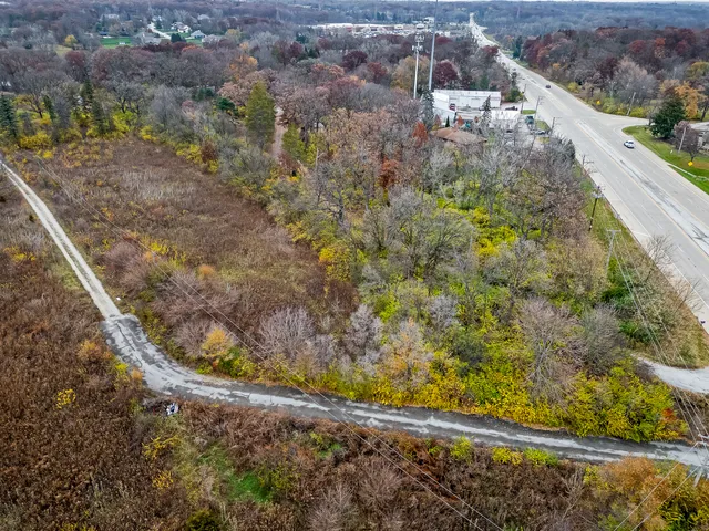 a view of a back yard