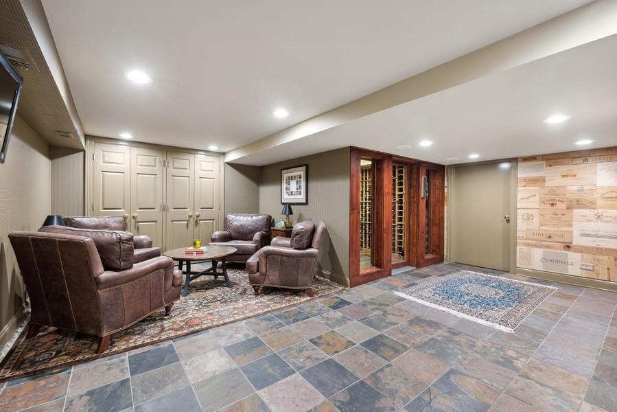 312 Forest Road Hinsdale, IL 60521 - Photo 36 of 49 a living room with furniture