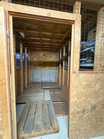 a view of entryway with a outdoor space