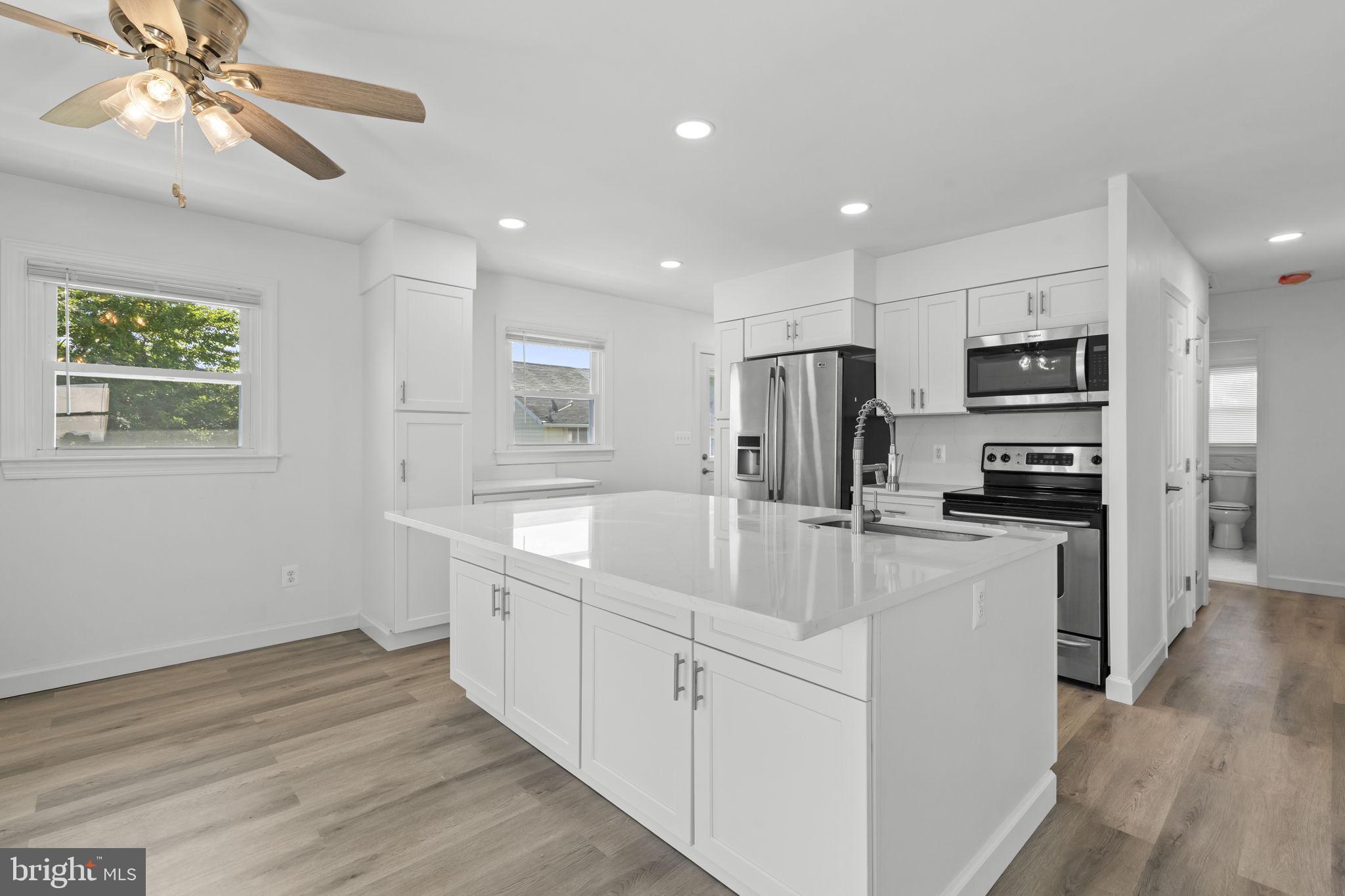 7212 Bay Front Road Baltimore, MD 21219 - Photo 9 of 37