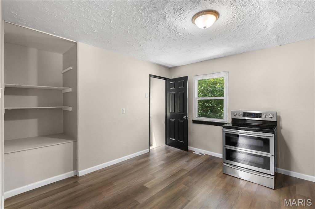 10417 Count Drive St. Louis, MO 63136 - Photo 8 of 19