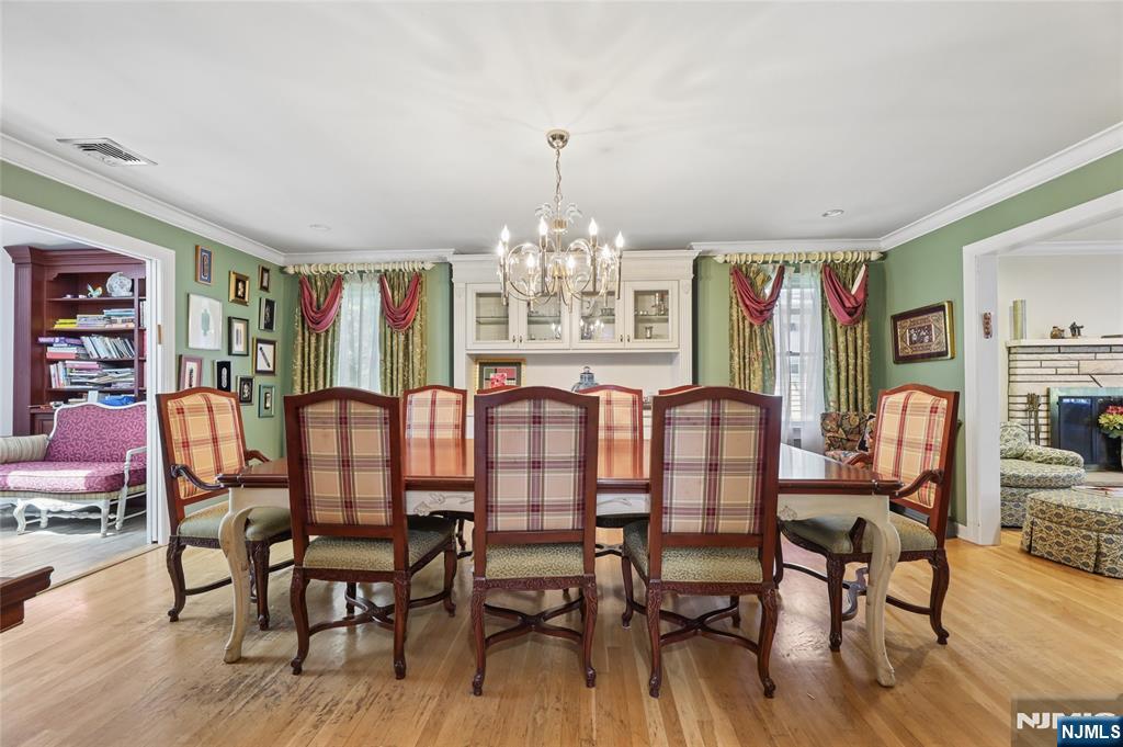 384 Rutland Avenue Teaneck, NJ 07666 - Photo 7 of 36