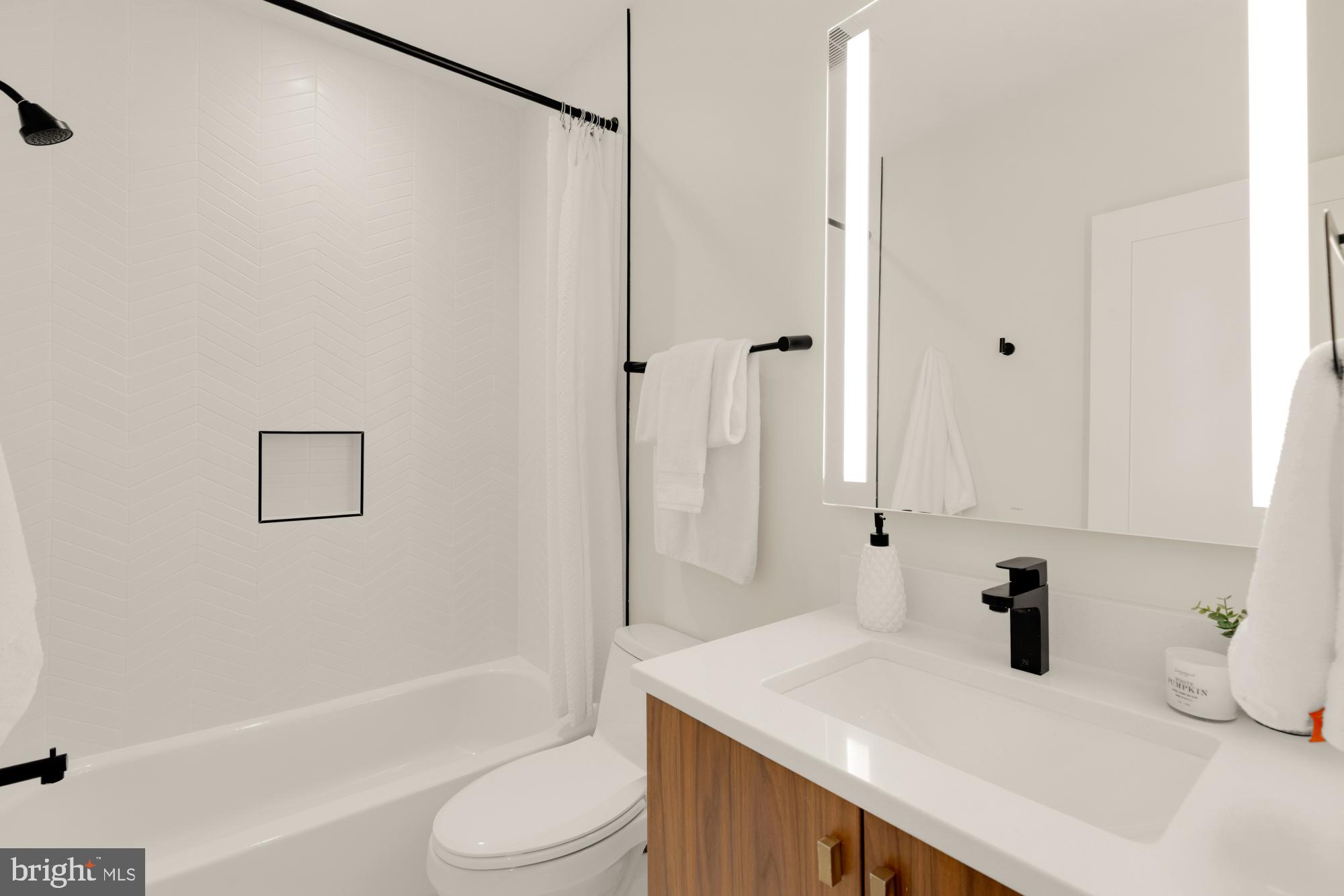 419 Independence Avenue Southeast Washington, DC 20003 - Photo 25 of 32 a bathroom with a sink toilet and shower