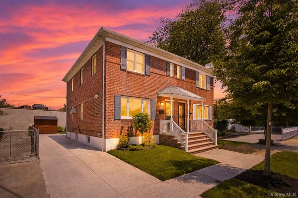 $918,000 | 203-09 48th Avenue | Auburndale