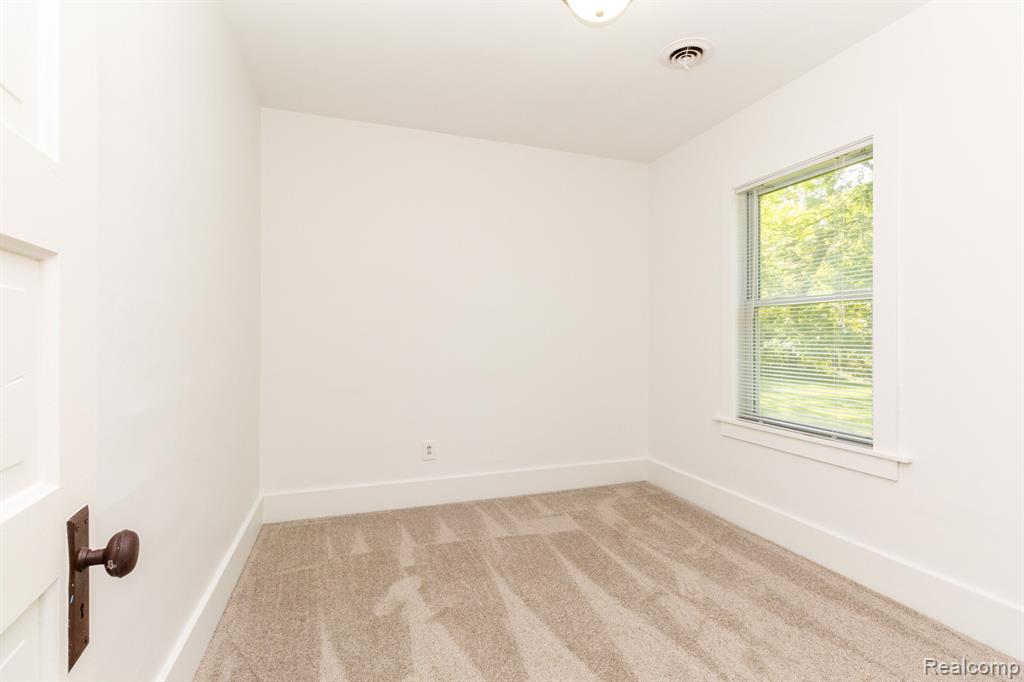 21809 West River Road Grosse Ile, MI 48138 - Photo 15 of 39