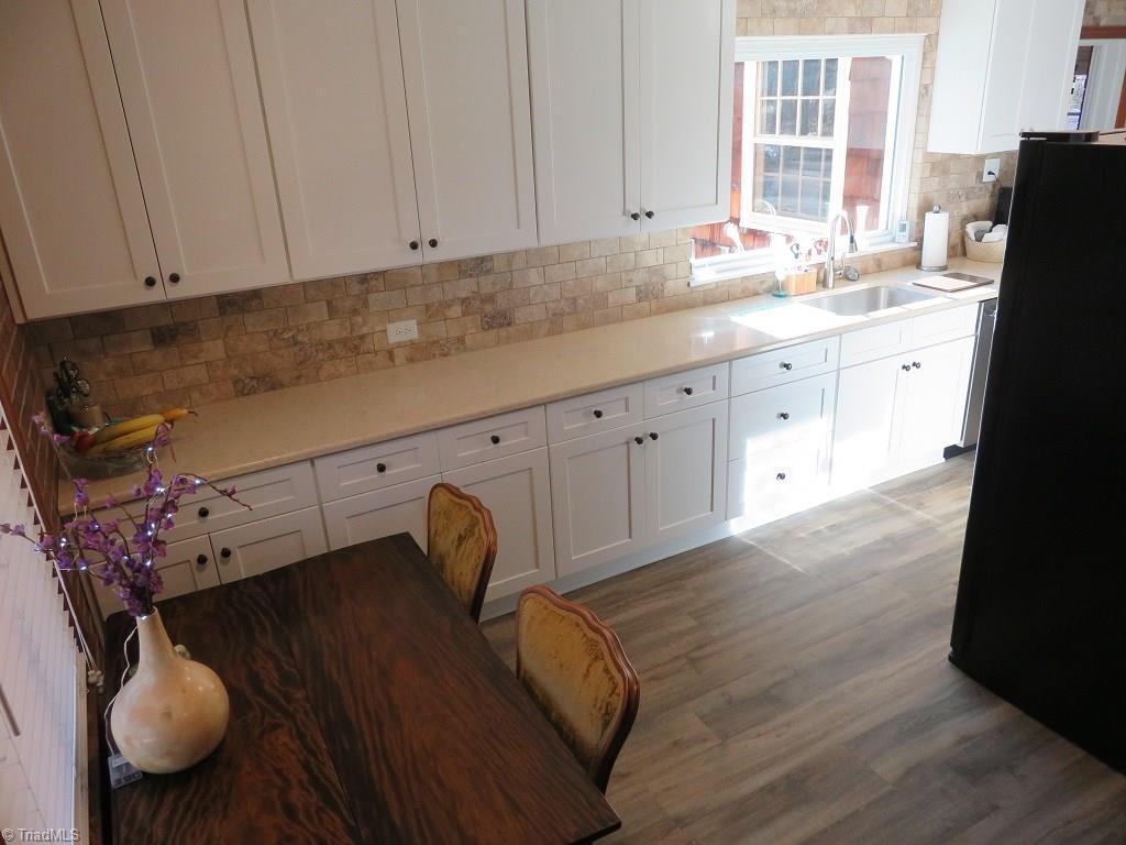 6304 Hunt Road Pleasant Garden, NC 27313 - Photo 7 of 29 Beautiful Travertine backsplash in ALL NEW KITCHEN