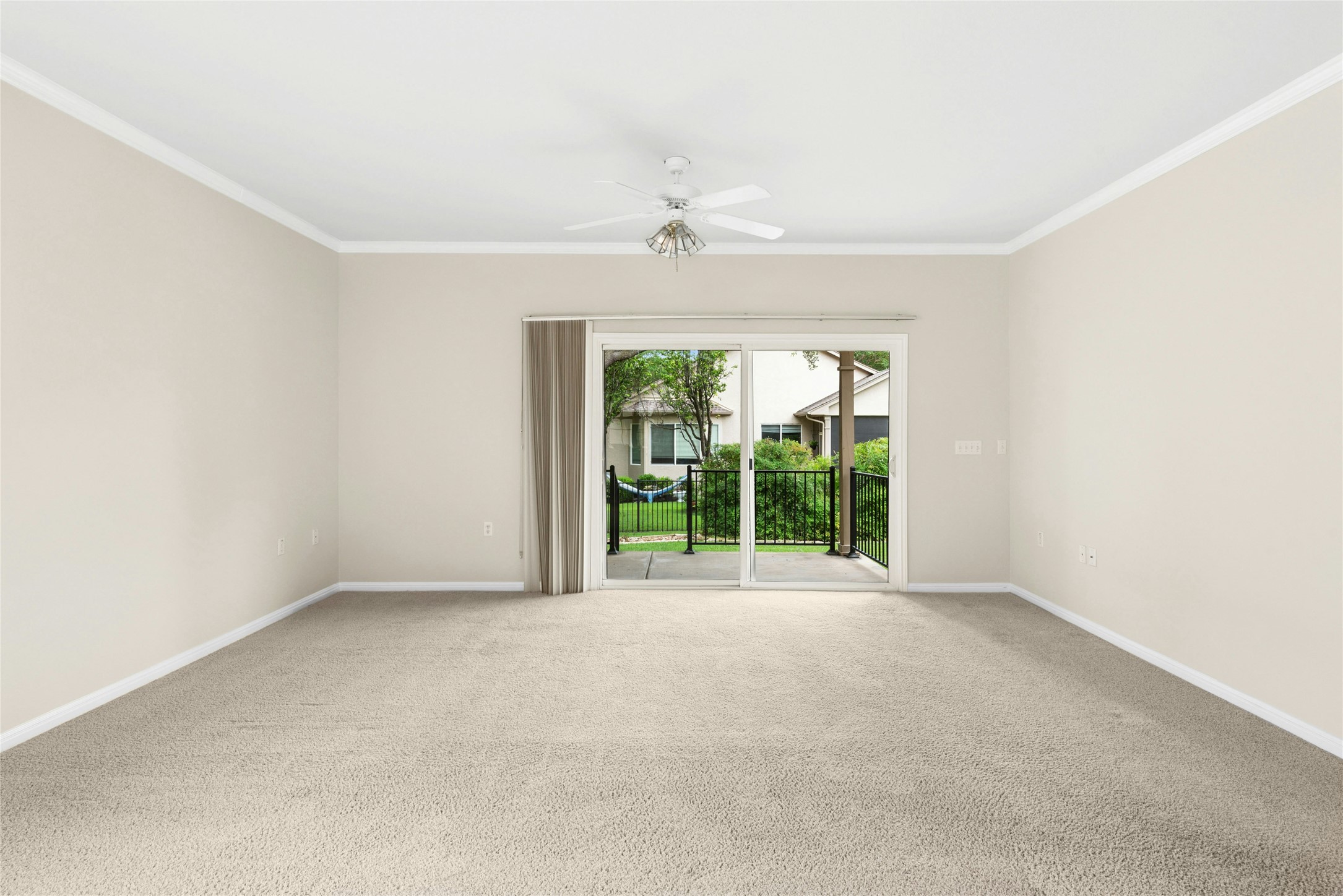 402 Colorado River Road Georgetown, TX 78633 - Photo 6 of 32 Living Room