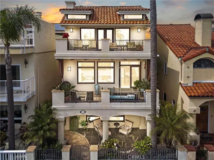 $2,999,000 | 159 Angelo Walk, Long Beach, CA 90803