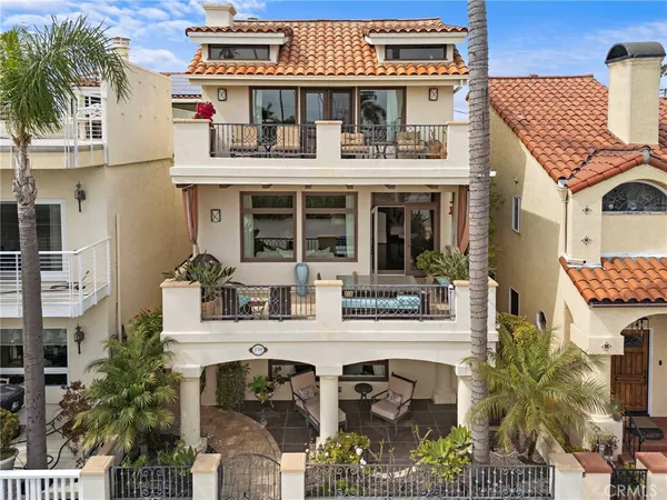 $2,999,000 | 159 Angelo Walk, Long Beach, CA 90803
