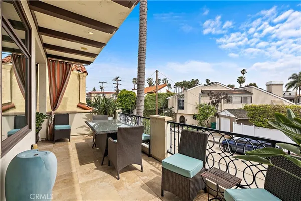 $2,999,000 | 159 Angelo Walk, Long Beach, CA 90803