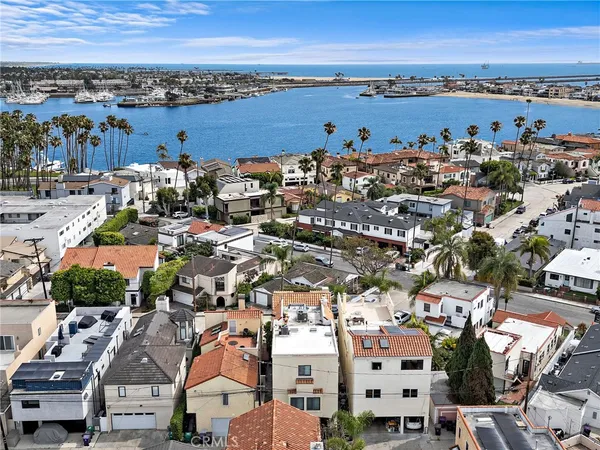 $2,999,000 | 159 Angelo Walk, Long Beach, CA 90803