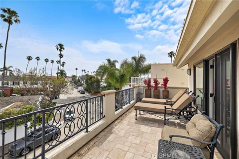 $2,999,000 | 159 Angelo Walk, Long Beach, CA 90803