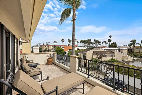 $2,999,000 | 159 Angelo Walk, Long Beach, CA 90803