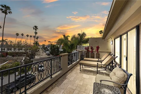 $2,999,000 | 159 Angelo Walk, Long Beach, CA 90803