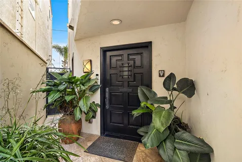 $2,999,000 | 159 Angelo Walk, Long Beach, CA 90803