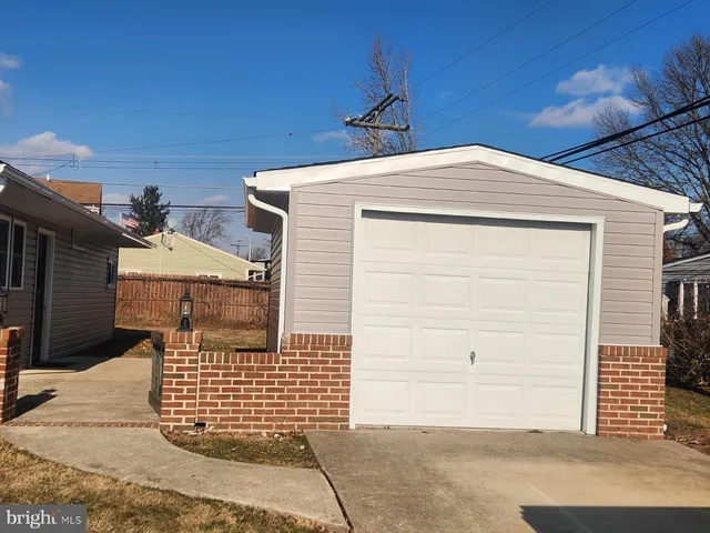 $374,900 | 47 Strawberry Lane, Levittown, PA 19055