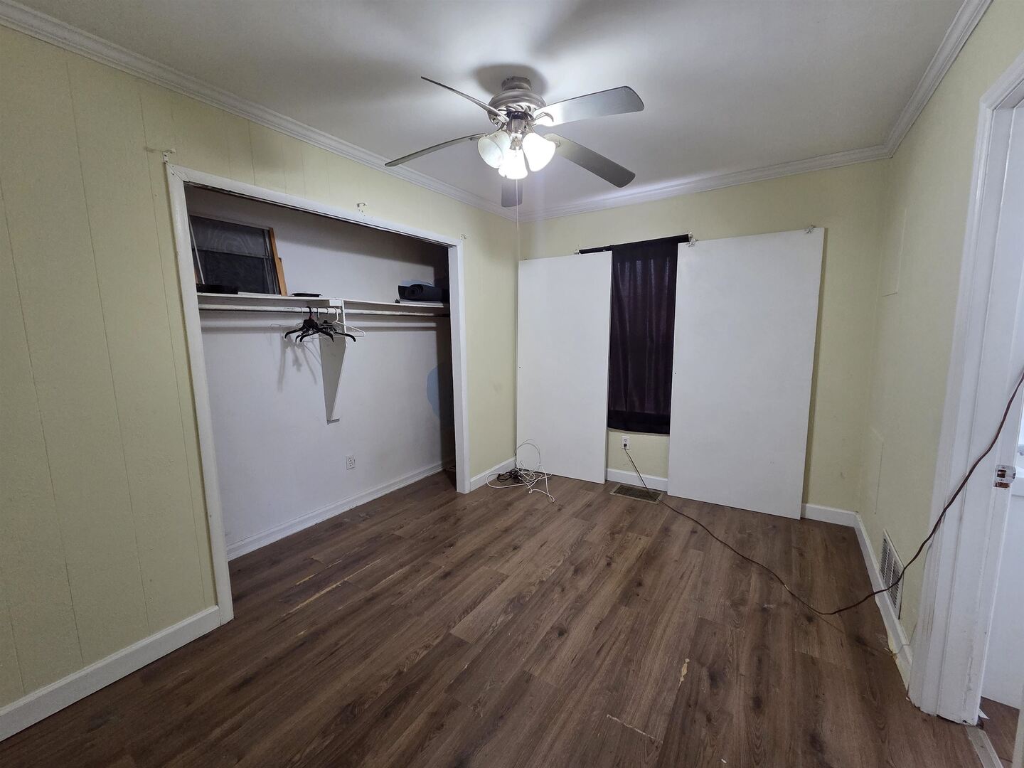 710 South Main Street Harrisburg, IL 62946 - Photo 13 of 18 a view of a livingroom with a hardwood floor