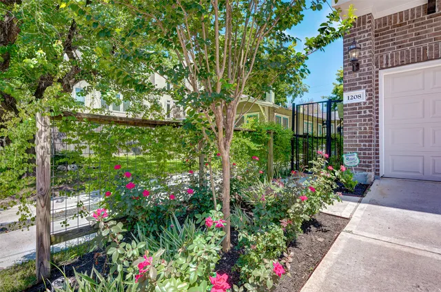 $4,200 | 1208 Peden Street, Houston, TX 77006
