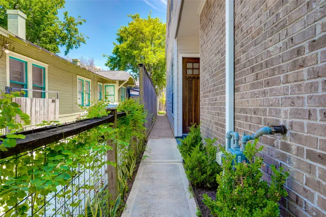 $4,200 | 1208 Peden Street, Houston, TX 77006