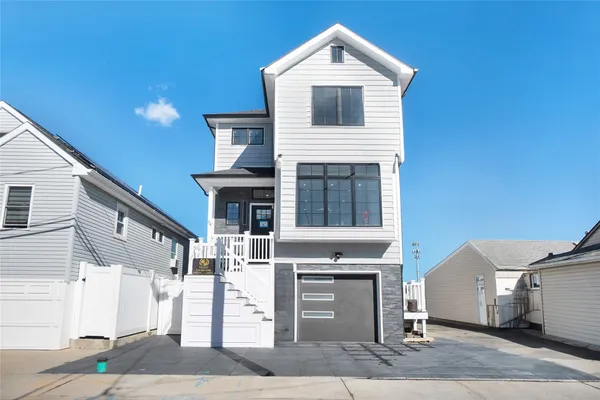$1,075,000 | 14 James Street, East Rockaway, NY 11518