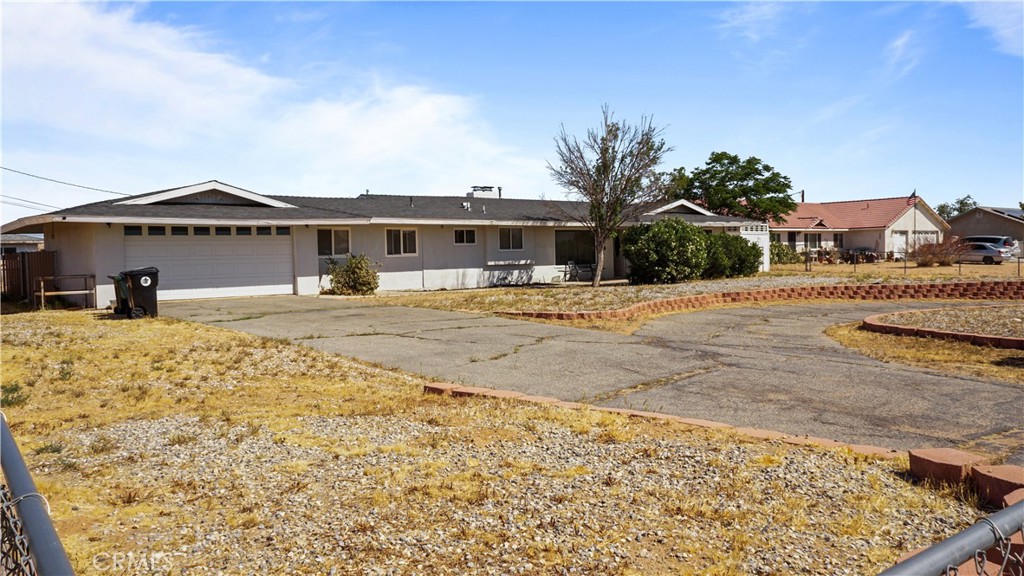13814 Kiowa Road Apple Valley, CA 92307 - Photo 2 of 20