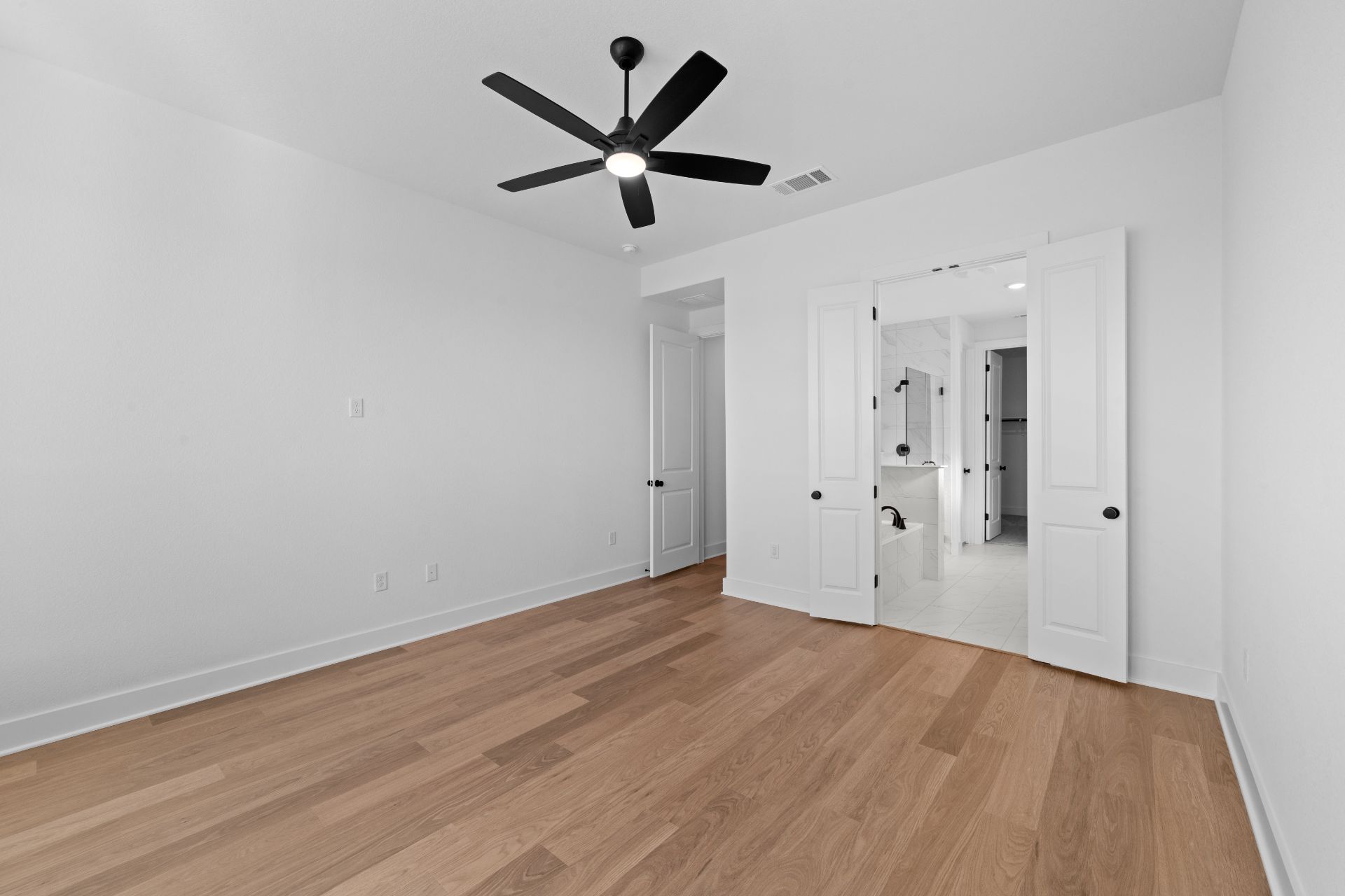 17337 Graces Path Pflugerville, TX 78660 - Photo 16 of 36 Primary Bedroom