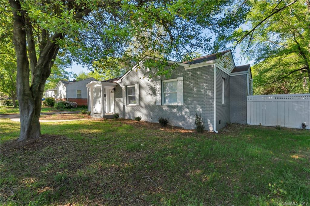 2633 Ashley Road Charlotte, NC 28208 - Photo 4 of 42 Gallery Image 4