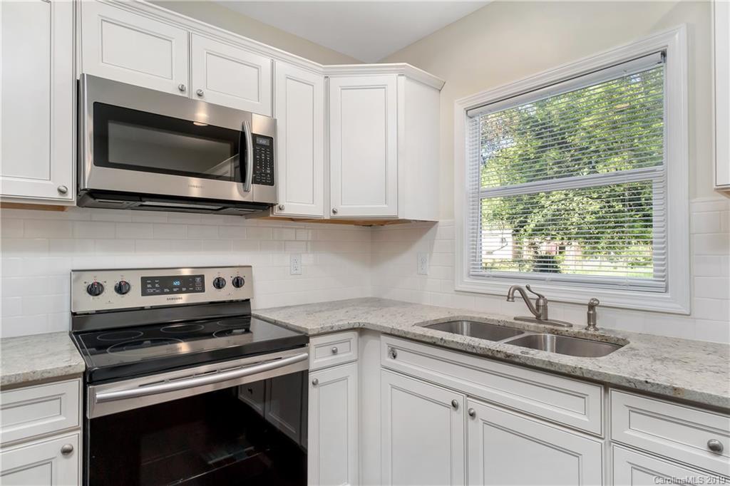 2633 Ashley Road Charlotte, NC 28208 - Photo 7 of 42 Gallery Image 7