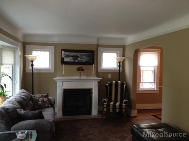 1512 Roslyn Road Grosse Pointe Woods, MI 48236 - Photo 7 of 30