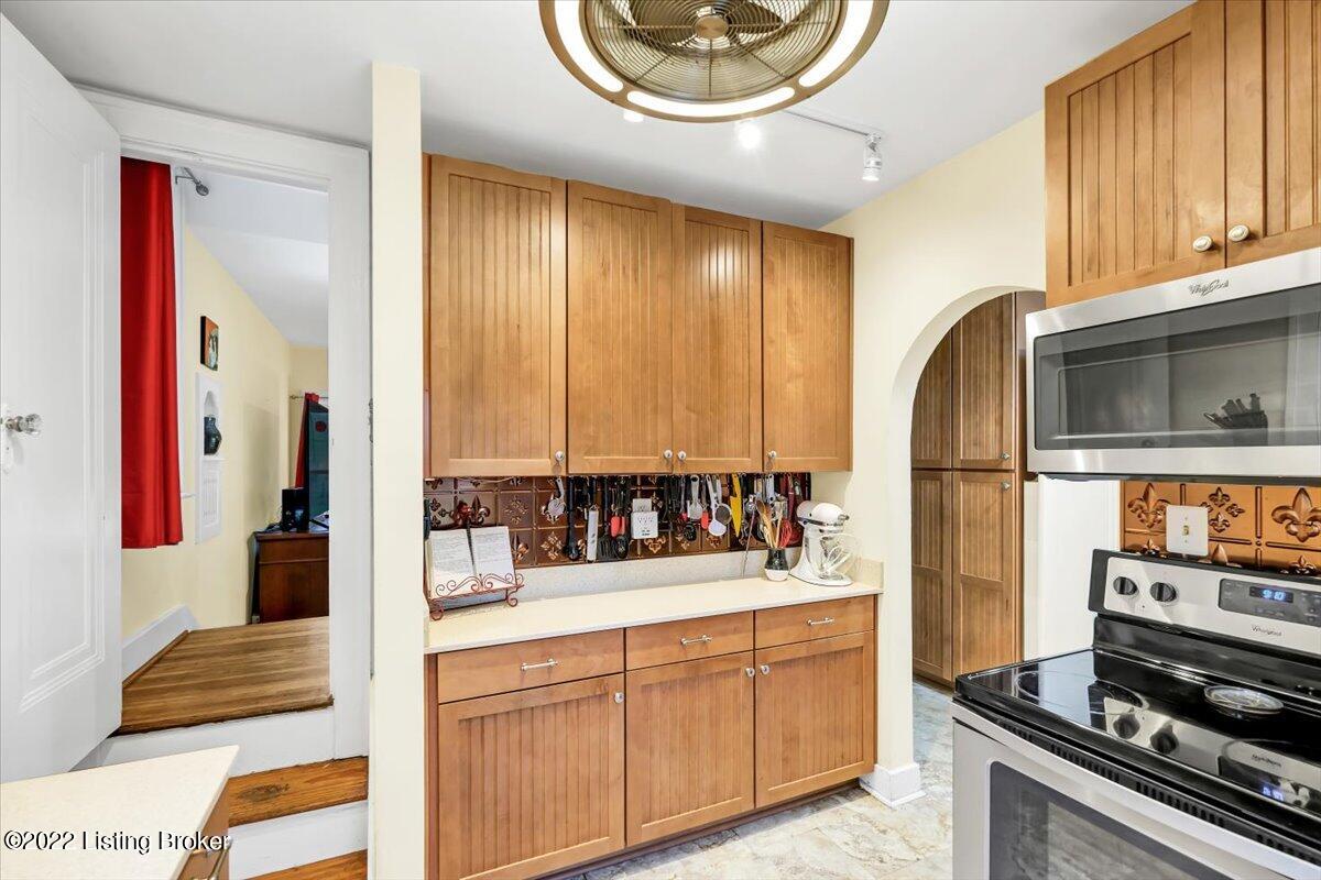 911 Greenleaf Road Louisville, KY 40213 - Photo 18 of 44 18-911 Greenleaf Rd-117