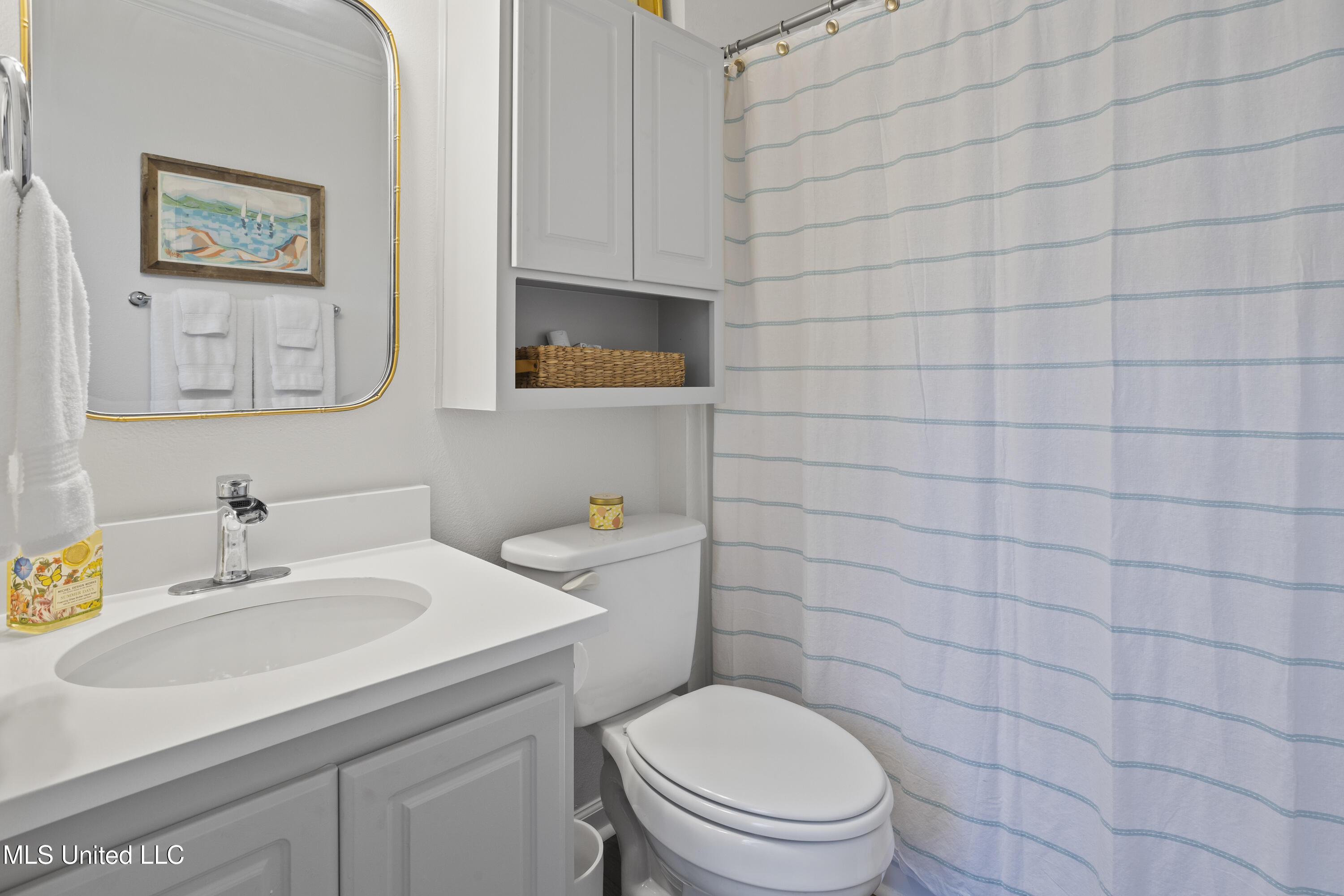 2207 Government Street, Unit 13 Ocean Springs, MS 39564 - Photo 17 of 23 Full bathroom