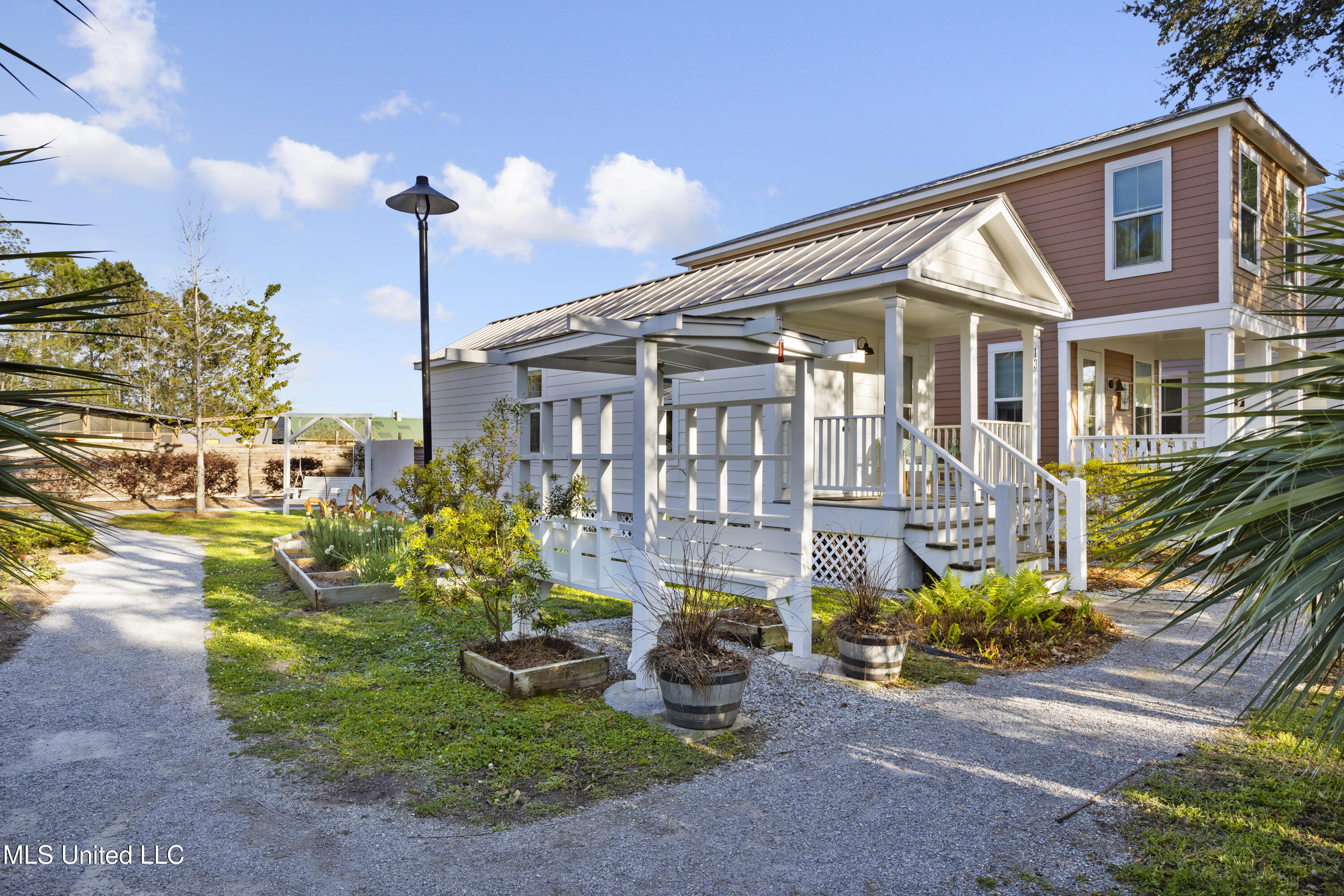 2207 Government Street, Unit 13 Ocean Springs, MS 39564 - Photo 19 of 23 Beautifully landscaped community