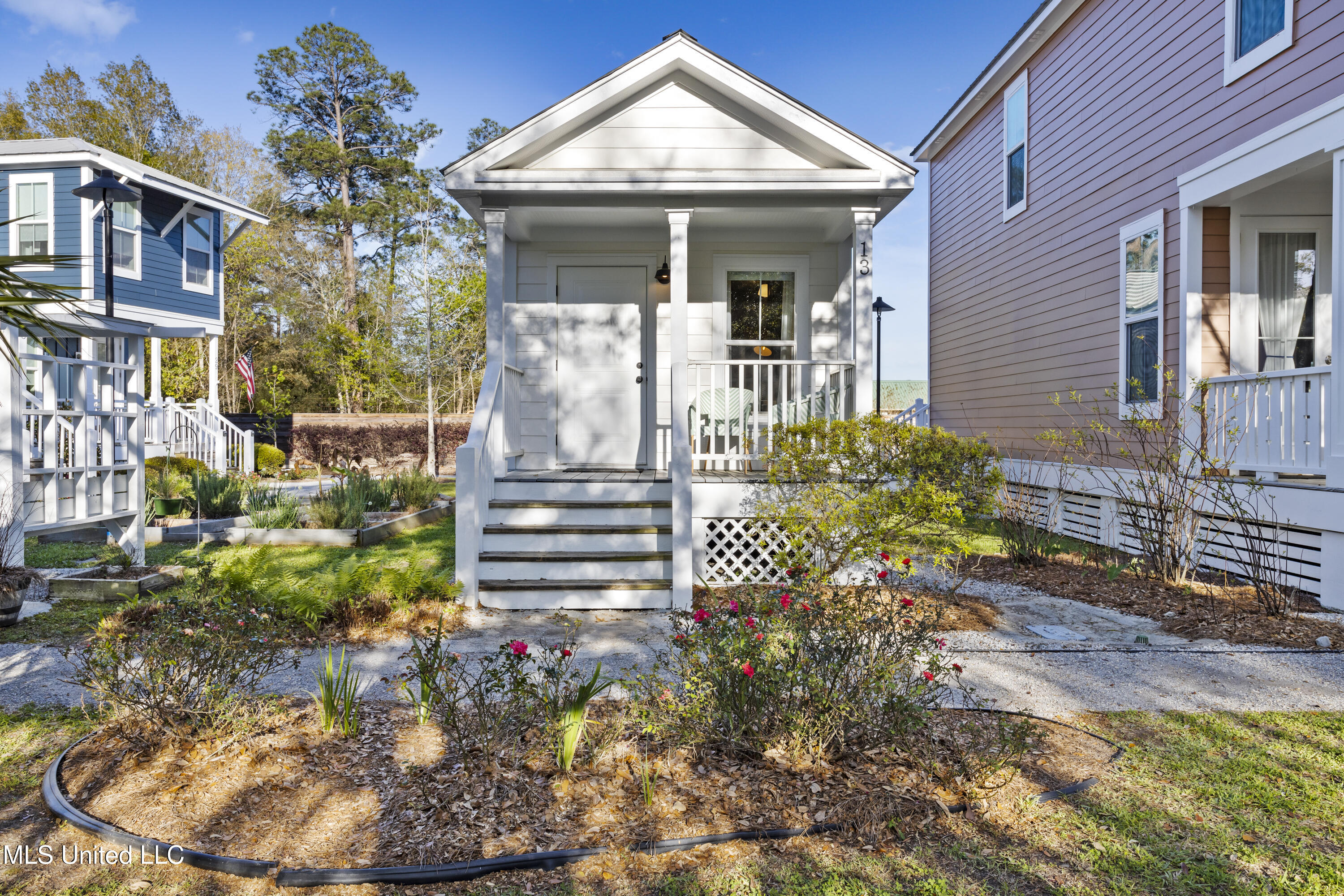 2207 Government Street, Unit 13 Ocean Springs, MS 39564 - Photo 5 of 23 Lucky Crab Cottage