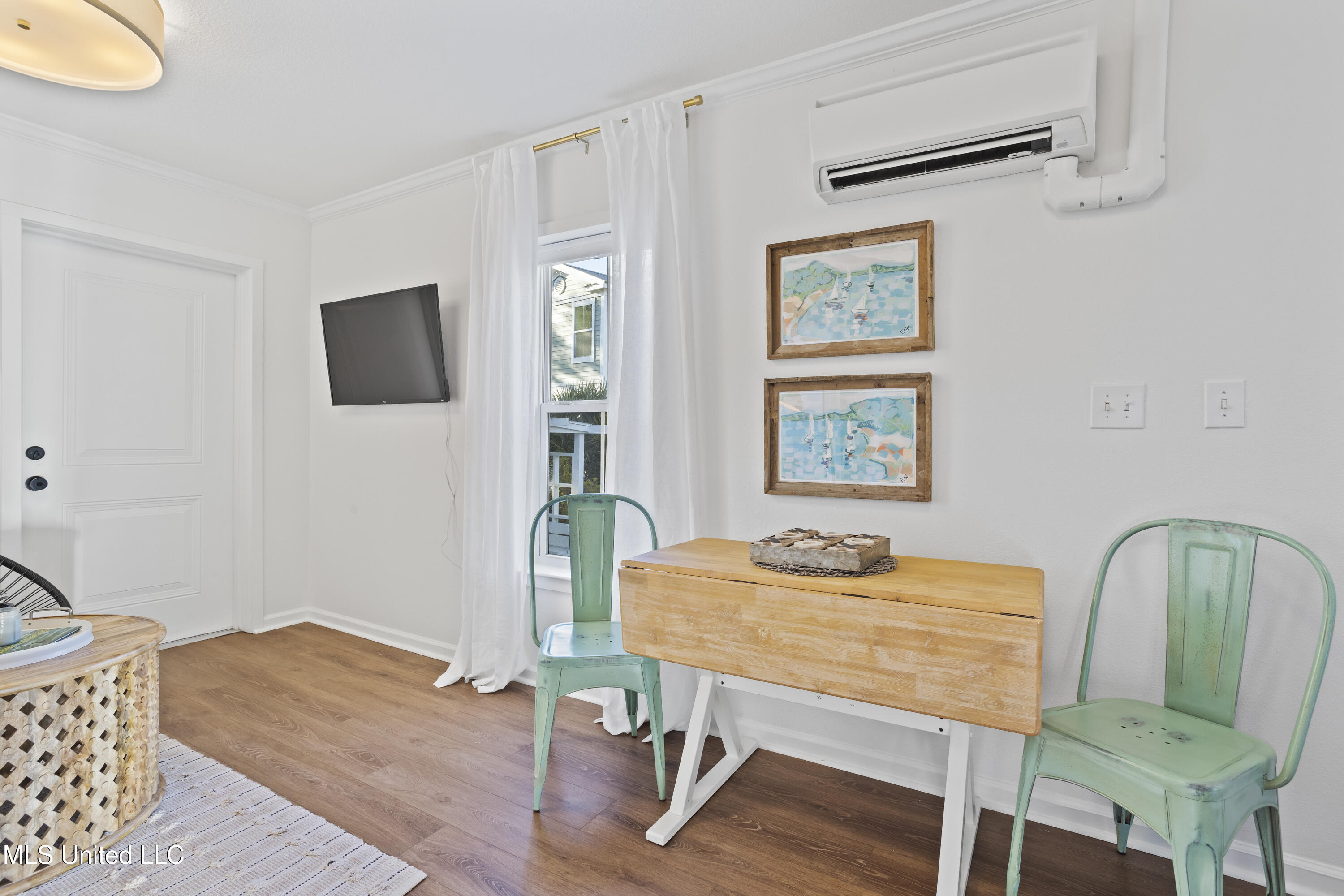 2207 Government Street, Unit 13 Ocean Springs, MS 39564 - Photo 8 of 23 Expandable dining table