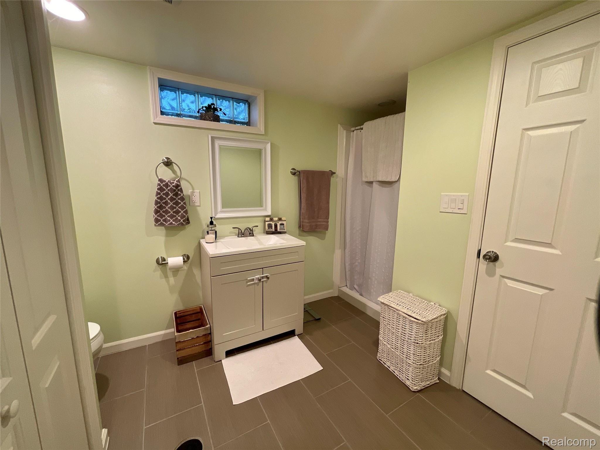 129 East Webster Road Royal Oak, MI 48073 - Photo 21 of 28 bathroom 2.jpeg