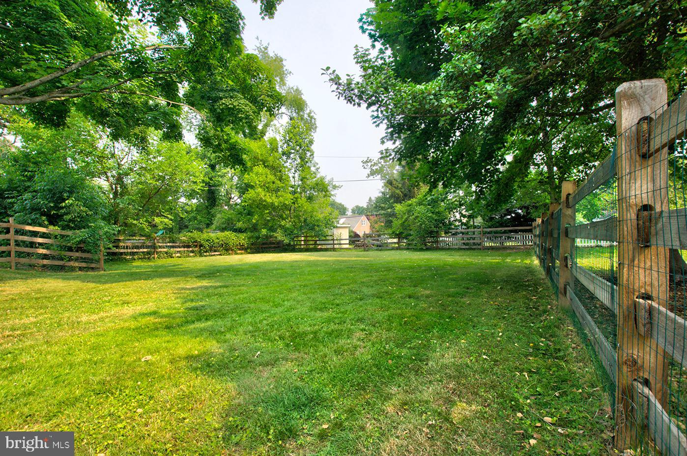 337 Hawarden Road Springfield, PA 19064 - Photo 21 of 21 Spacious back yard