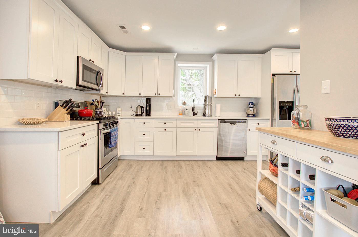 337 Hawarden Road Springfield, PA 19064 - Photo 4 of 21 Modern kitchen