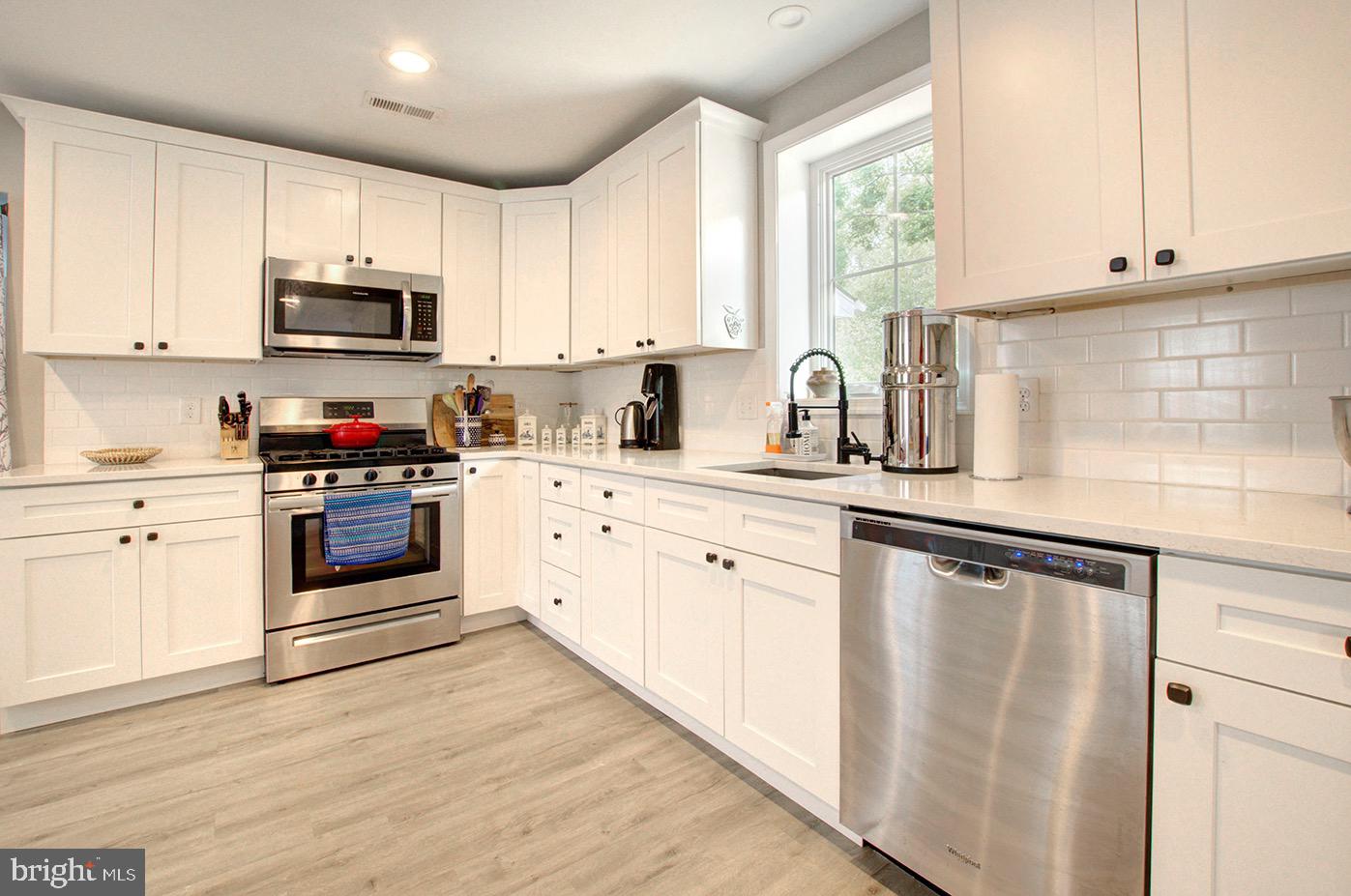 337 Hawarden Road Springfield, PA 19064 - Photo 6 of 21 Up to date appliances