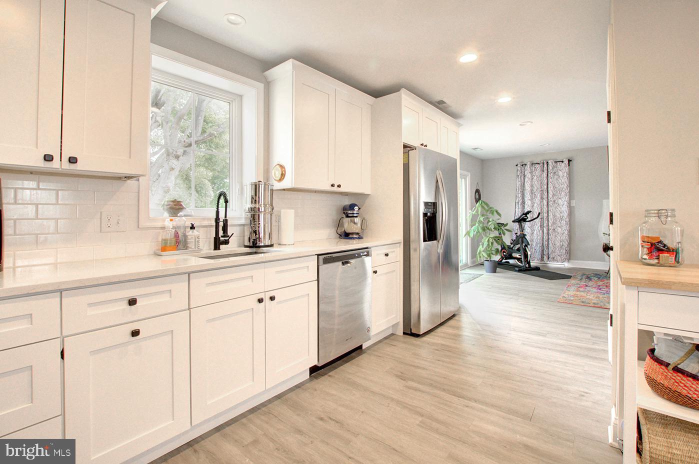 337 Hawarden Road Springfield, PA 19064 - Photo 7 of 21 Refrigerator included in the sale of the home