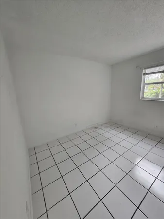 $1,690 | 1150 Northeast 17th Court, Unit 3, Fort Lauderdale, FL 33305