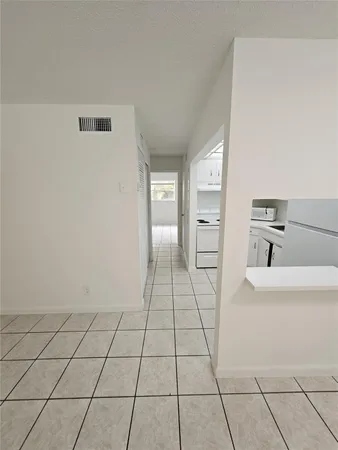 $1,690 | 1150 Northeast 17th Court, Unit 3, Fort Lauderdale, FL 33305