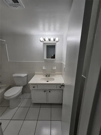 $1,690 | 1150 Northeast 17th Court, Unit 3, Fort Lauderdale, FL 33305