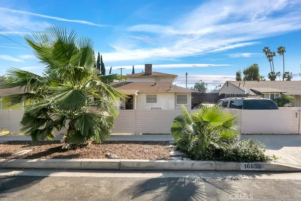 a view of a house with a yard and plants