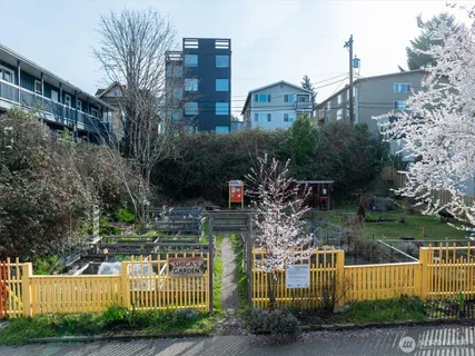 $2,999,950 | 5520 University Way Northeast, Seattle, WA 98105