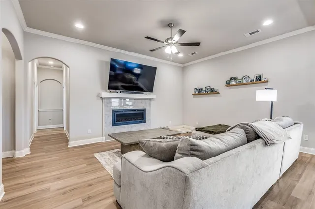 $332,000 | 721 Raylan, Springtown, TX 76082