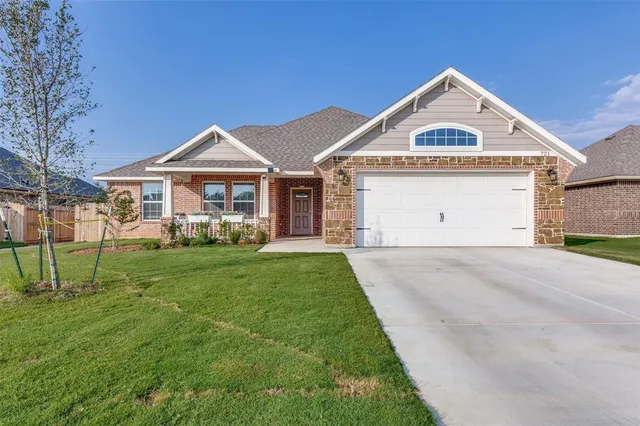$332,000 | 721 Raylan, Springtown, TX 76082