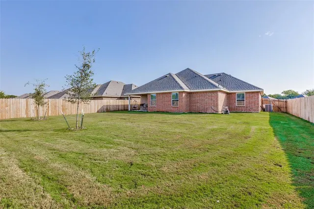 $332,000 | 721 Raylan, Springtown, TX 76082
