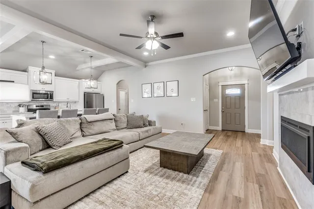 $332,000 | 721 Raylan, Springtown, TX 76082